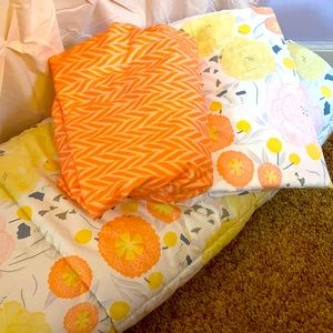 Floral Crib bedding set! EXCELLENT CONDITION